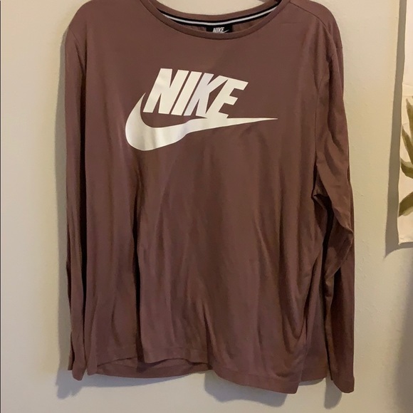 Woman’s Nike long sleeve tee - Picture 1 of 3